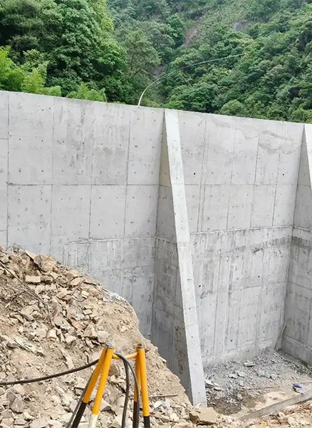 南京建邺区重力式挡土墙